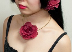 成熟する花 (ネックレス)